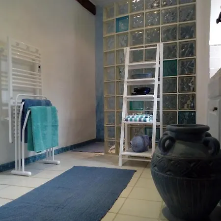 Domaine Du Bourg Bed & Breakfast *